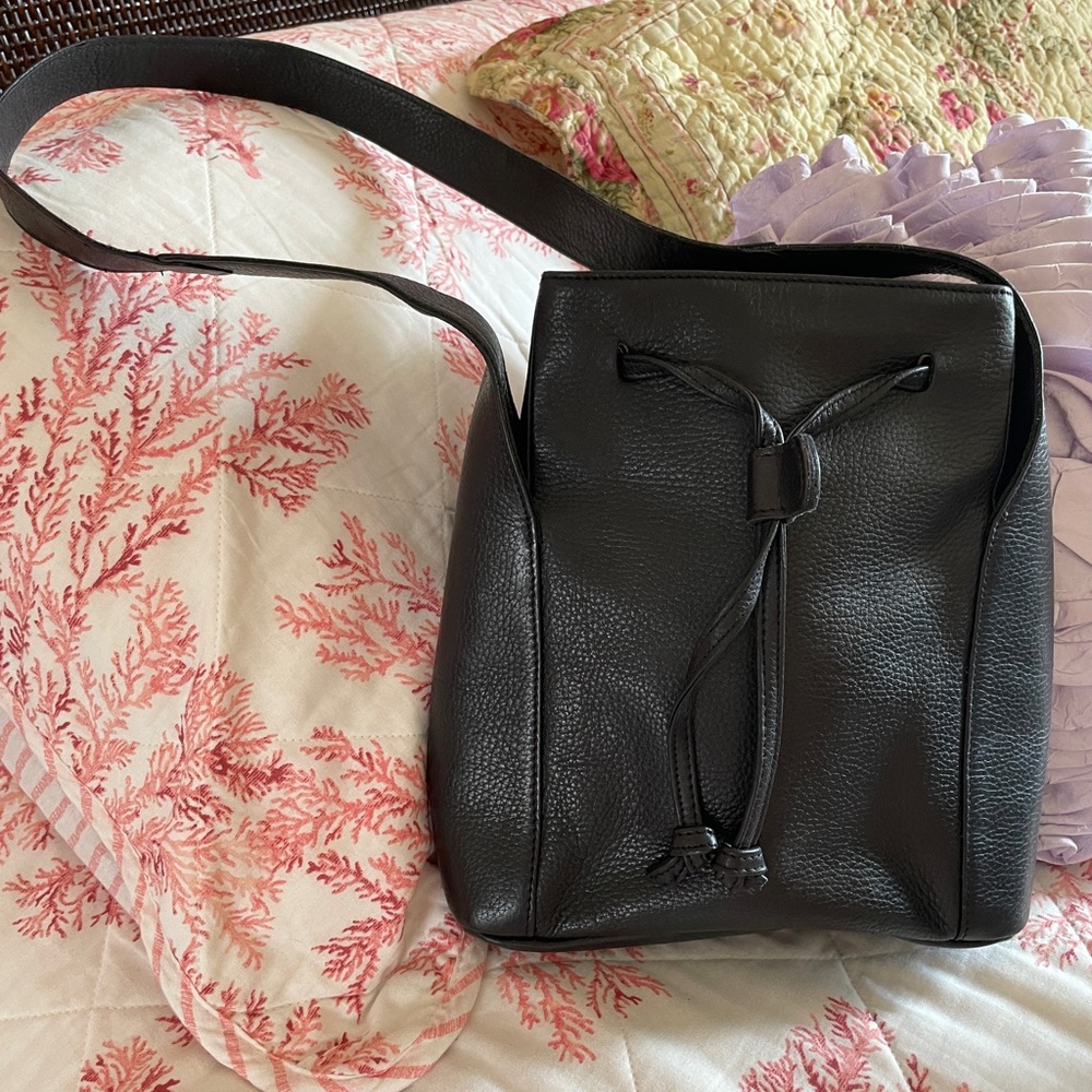 Elegant Black Leather Shoulder Bag